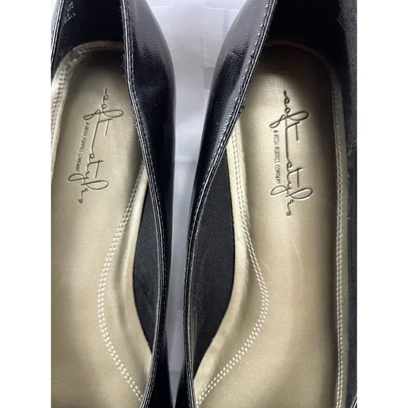 Soft Style Women's 10M Black Slip On Round Toe Faux Leather Low Heel Shoes - Picture 2 of 8